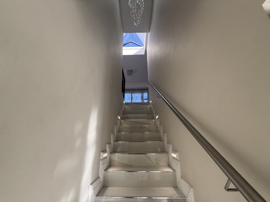 5 Bedroom Property for Sale in The Islands Estates North West